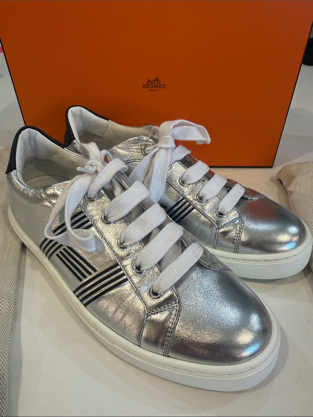 Hermès Silver Metallic Leather Avantage Low-Top Sneakers | Size 38